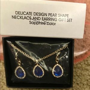 Pear shaped necklace and earring set
